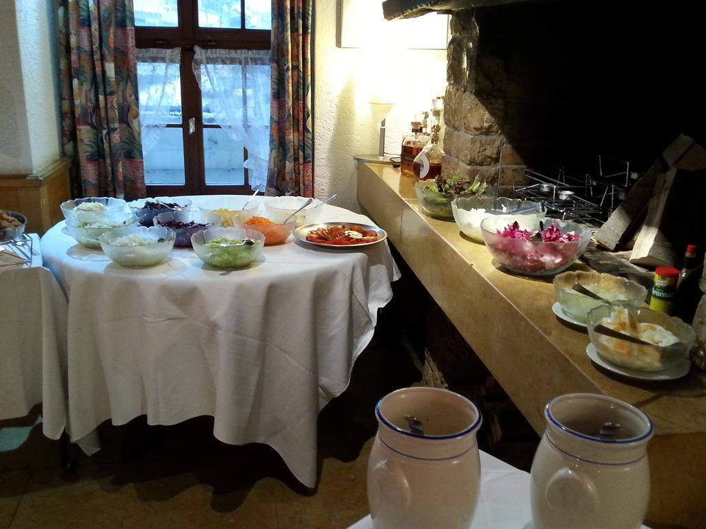 Gasthaus Zur Sonne Aesch  Bagian luar foto