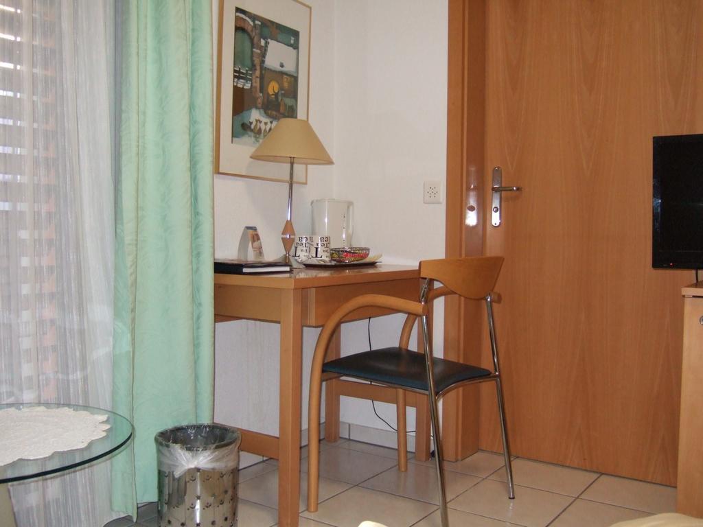 Gasthaus Zur Sonne Aesch  Bagian luar foto