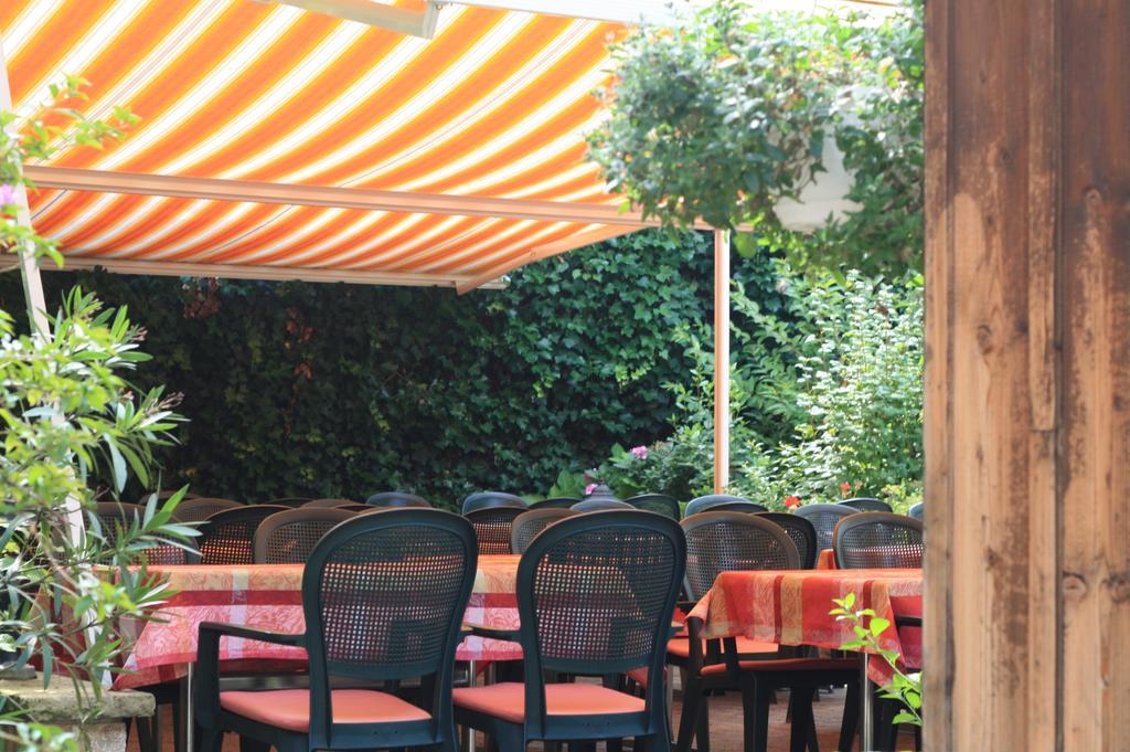 Gasthaus Zur Sonne Aesch  Bagian luar foto