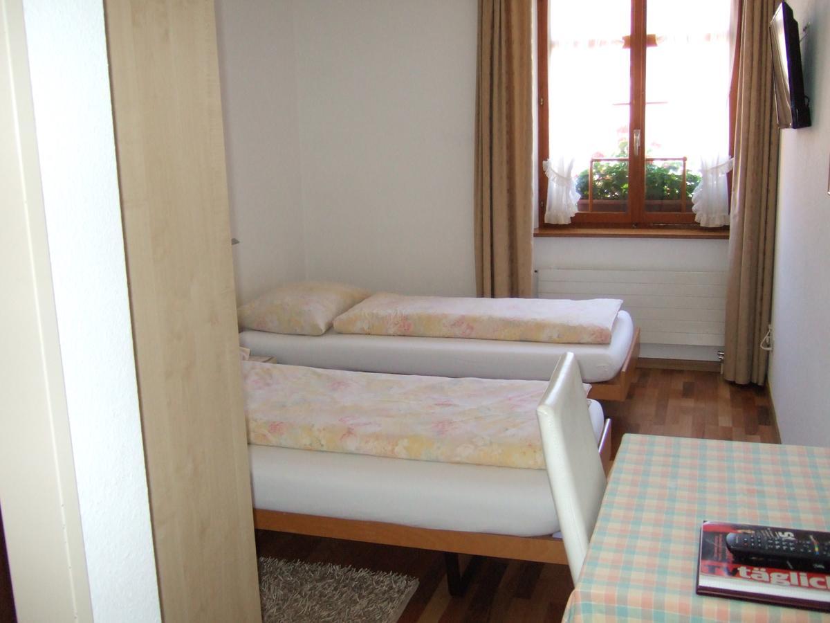 Gasthaus Zur Sonne Aesch  Bagian luar foto